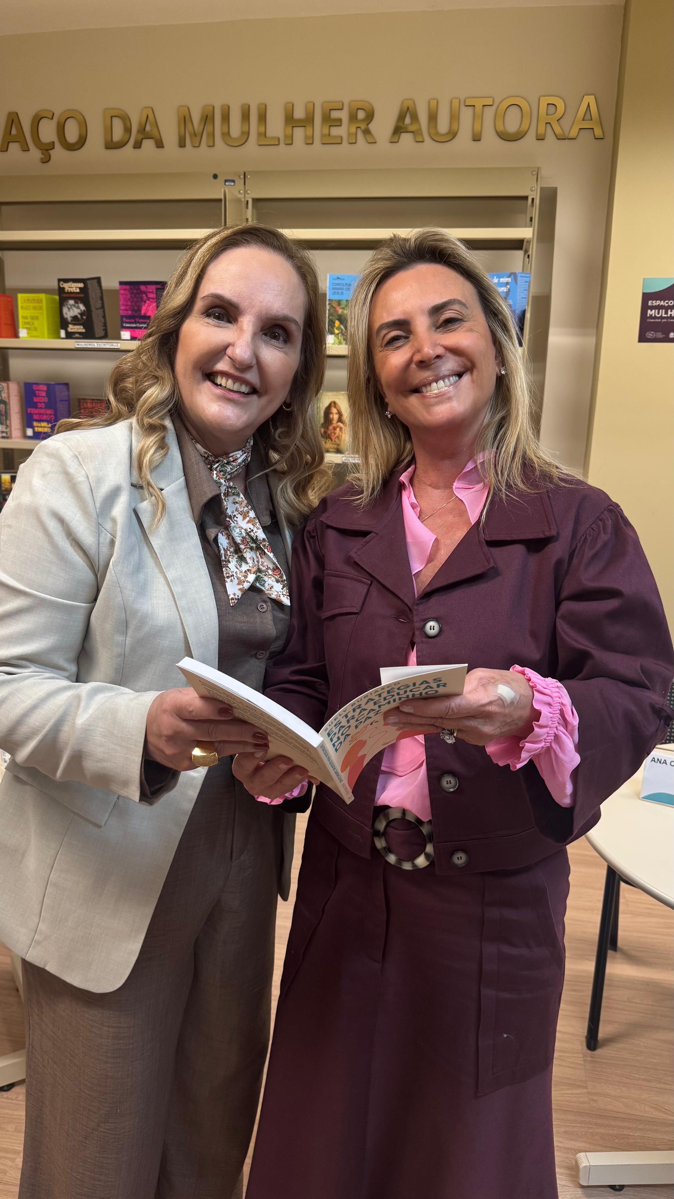 A convidada Suely Buriasco e a presidente do CMEC, Ana Claudia Badra Cotait
